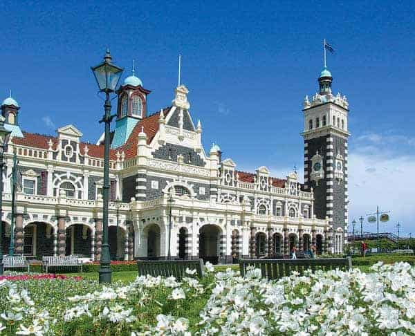 Dunedin – Taieri Gorge Railway & Dunedin Sightseeing