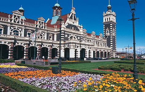 Dunedin – Sightseeing, Larnach Castle with Dunedin’s Chinese Garden & Otago Early Settlers Museum