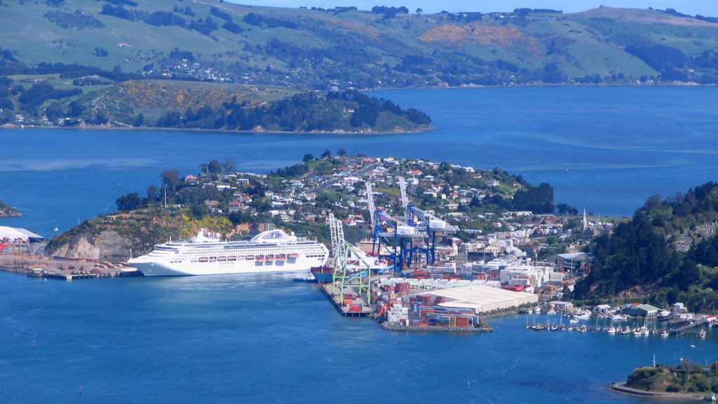 Dunedin – Otago Peninsula Wildlife Cruise and Larnach Castle