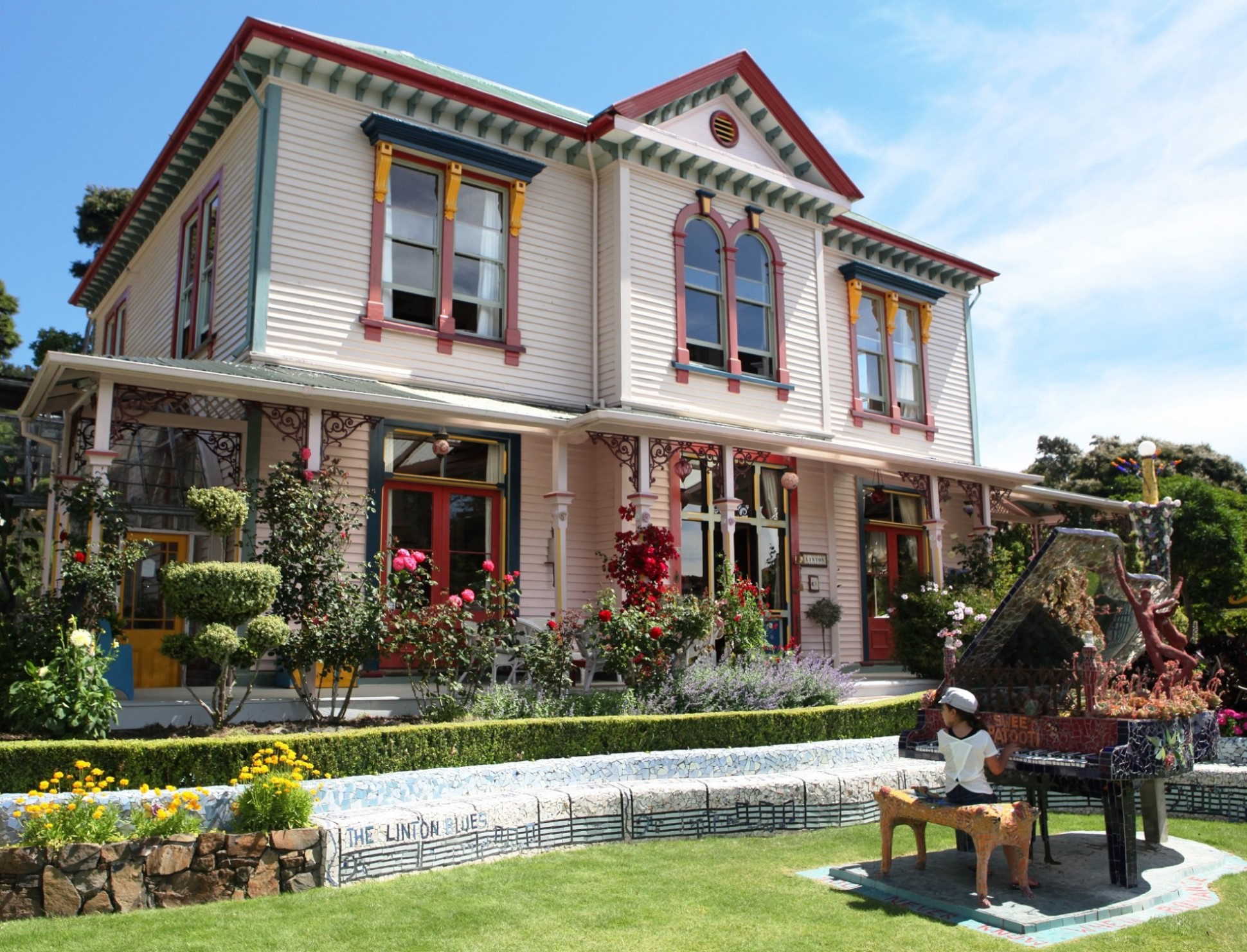 Akaroa – Banks Peninsula & Giants House Local Tour