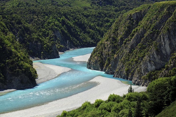 Jet Boating on the Waimakariri River – Adventure Safari