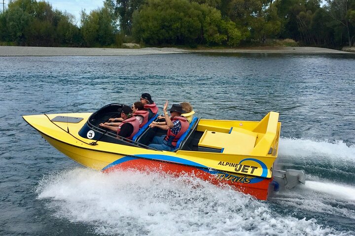Jet Boating on the Waimakariri River – Adventure Safari